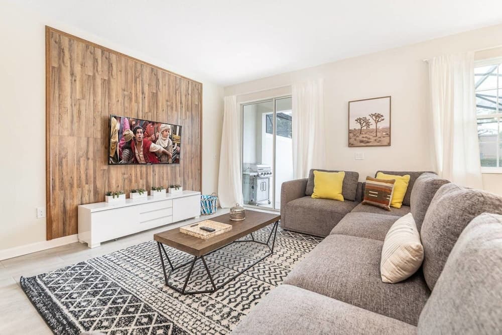 Modern Home With a Nice Private Pool Near Disney