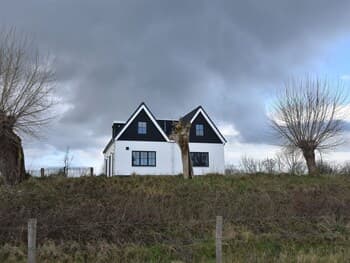 Serene Holiday Home in Nieuwvliet With Garden
