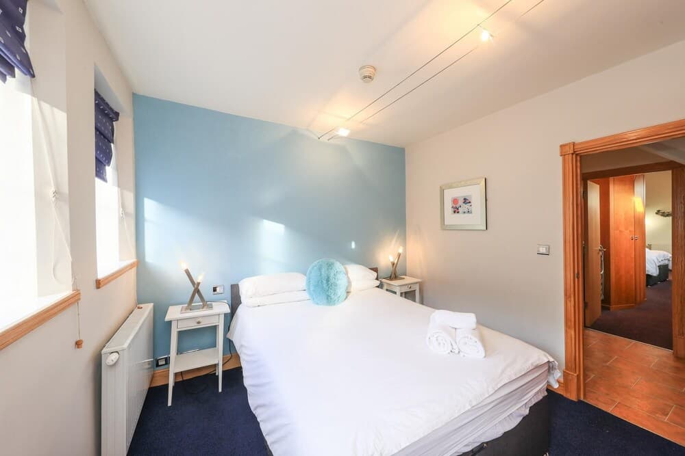 Exclusive Stunning Spacious Penthouse In The City