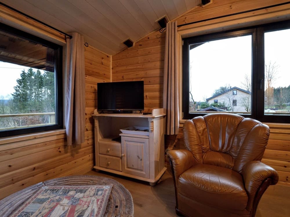 Quiet Chalet With Panoramic View and Fenced Garden