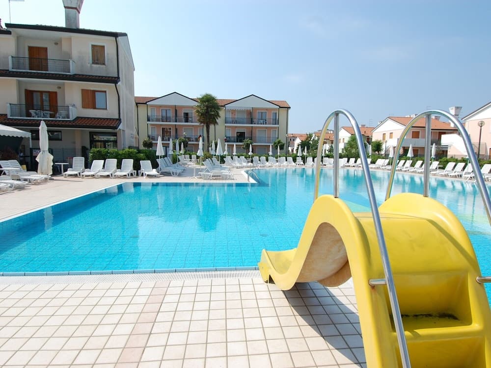 Sun Drenched Seaside Holiday Home with Pool near Venice