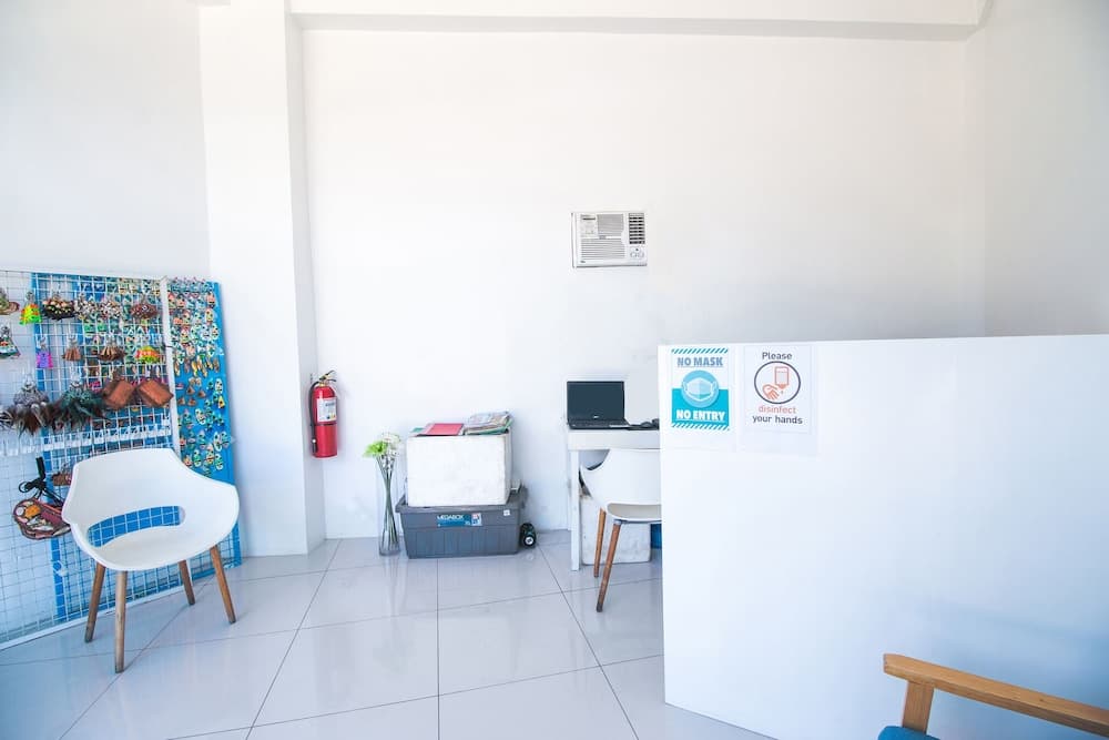 OYO 778 Fat J Apartelle