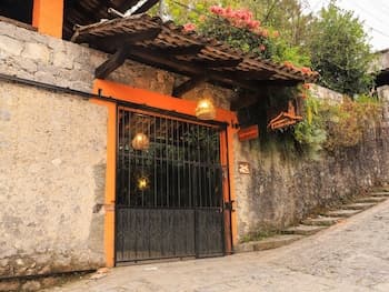 La Casa de Piedra By Rotamundos