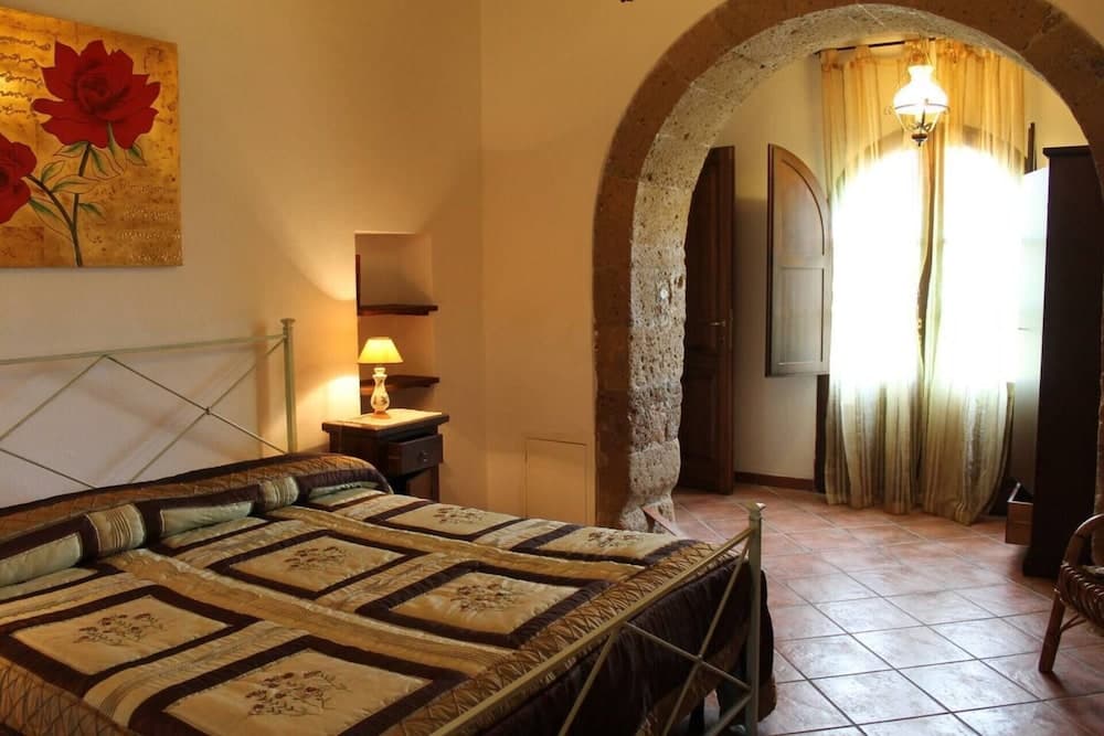 Charming 5-bed Villa in Pitigliano Tuscany