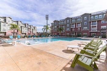 East DT Houston Getaway Near Parks and Restaurants