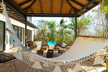 Casa Crucero Verde , 5mn Walk to the Tamarindo Beach and Town