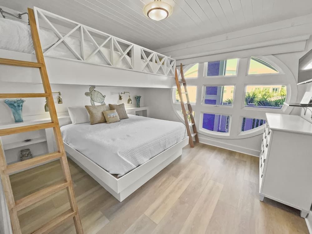 Views From Above 3 Bedroom Condo by RedAwning