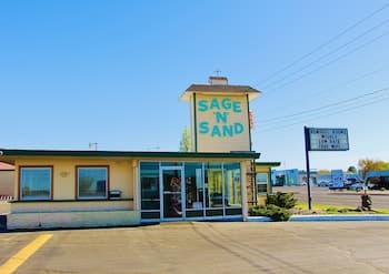 Sage N Sand Motel