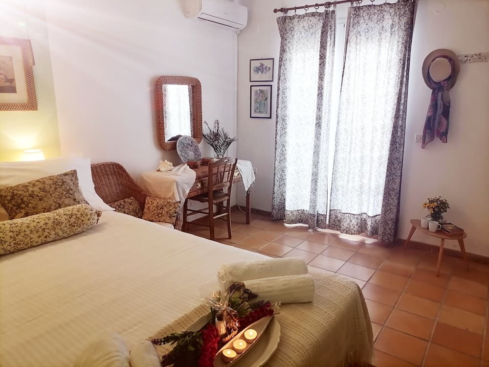 Alekos Beach Houses-Romance