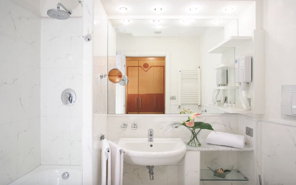 Apartment Spacious Long Stay Rome Area I Triangoli With Garden in the Backyard