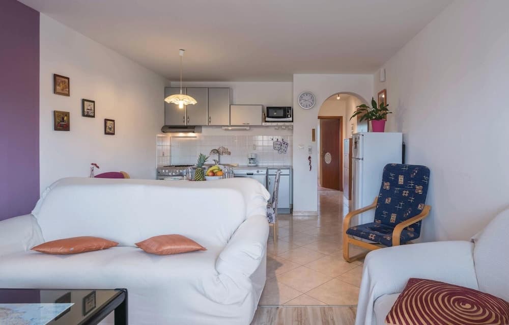 Stunning Home in Liznjan With Wifi and 1 Bedrooms