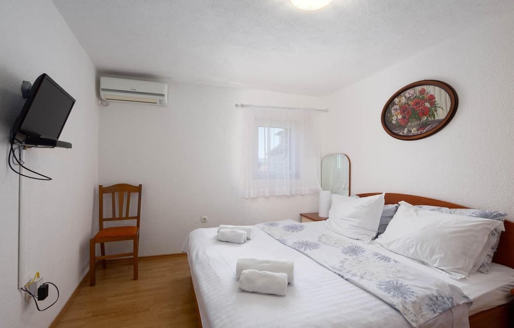 Beautiful Home in Split With Wifi and 4 Bedrooms