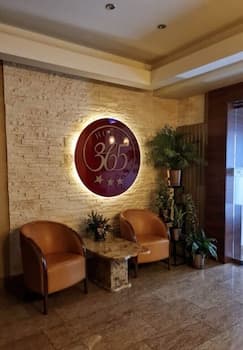 Hotel 365