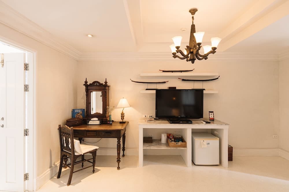 At Niman Conceptual Home