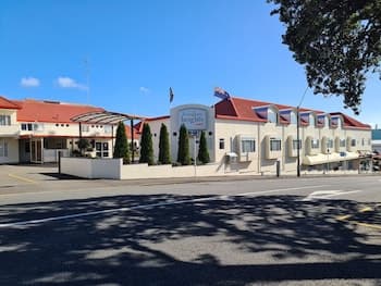 Brougham Heights Motel