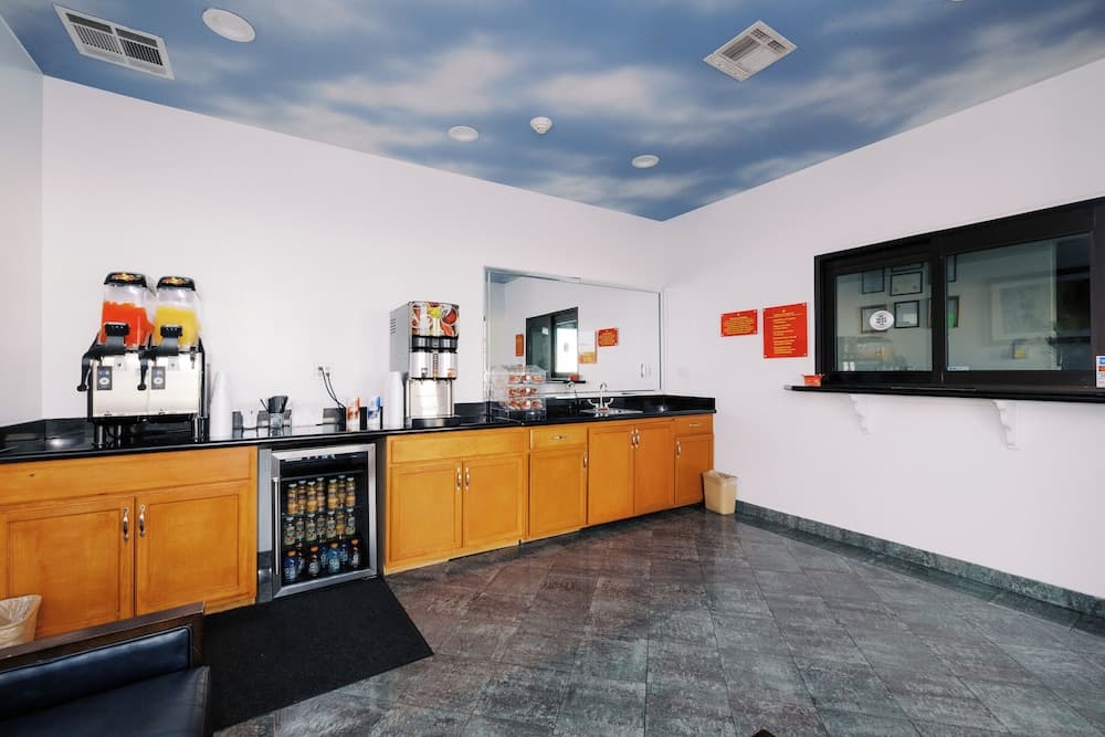 Palace Inn I10East & John Ralston