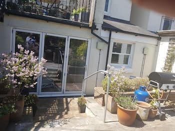 Lovely Large Garden Flat