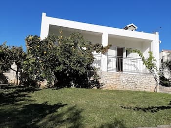 Spacious Apartment w. Balcony, big Garden & Grill