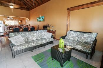 Mobay Surprise Villa - Newly Renovated 6BR Beautiful Two-story Estate Villa w Gorgeous Mountain View by Redawning