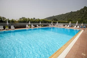 Furnished Open-space Apartment Near the sea and Commercial Points