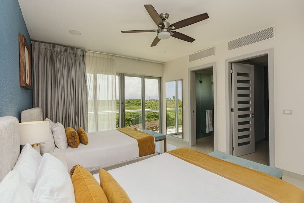 Casa Lanai 4 Bedroom Condo by RedAwning