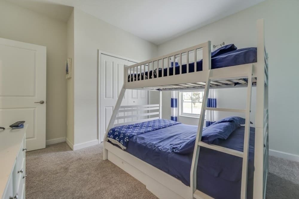 Champions Gate Townhome With Splashpool! 5 Bedroom Townhouse by Redawning