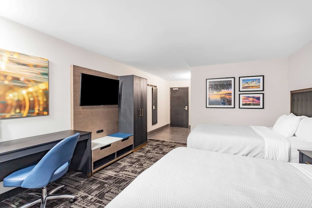 La Quinta Suites by Wyndham South Bend Notre Dame Area