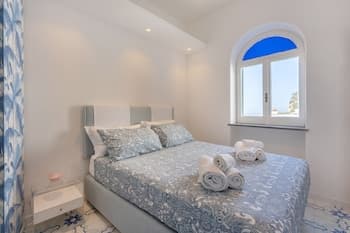 Azzurra, Capri Center