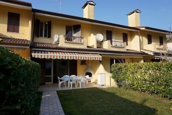 Beautiful Terraced House With Pool-tv-ac by Beahost Rentals