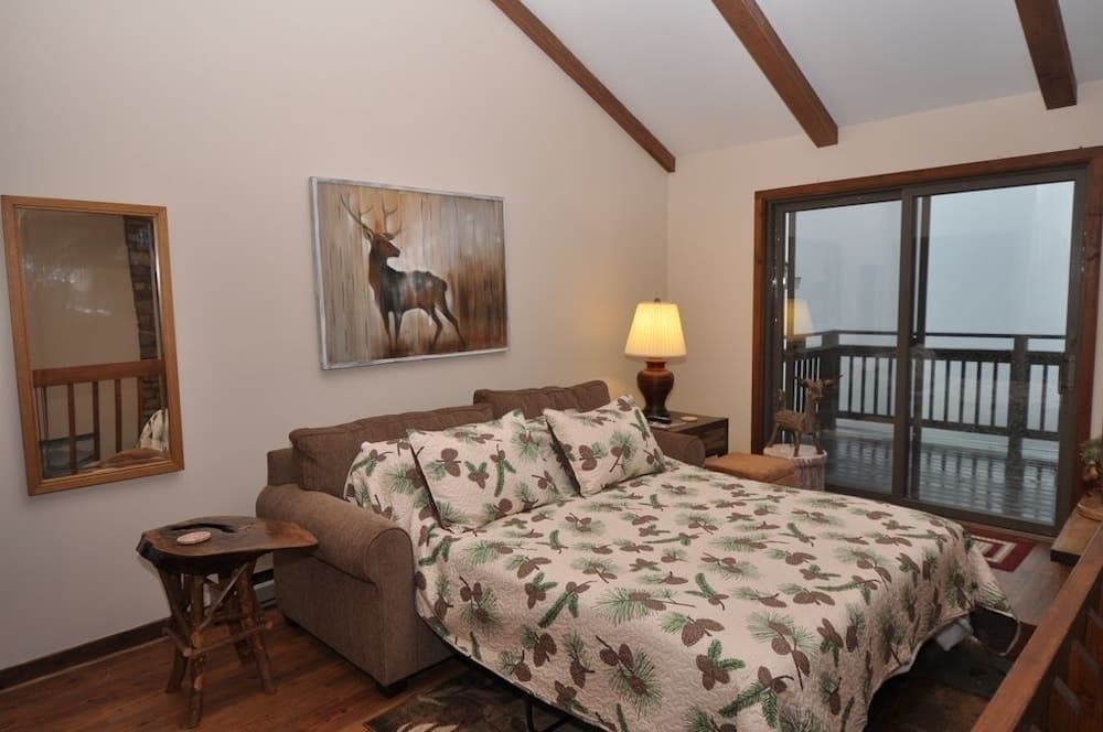 The Crest 200c 2 Bedroom Condo by Redawning