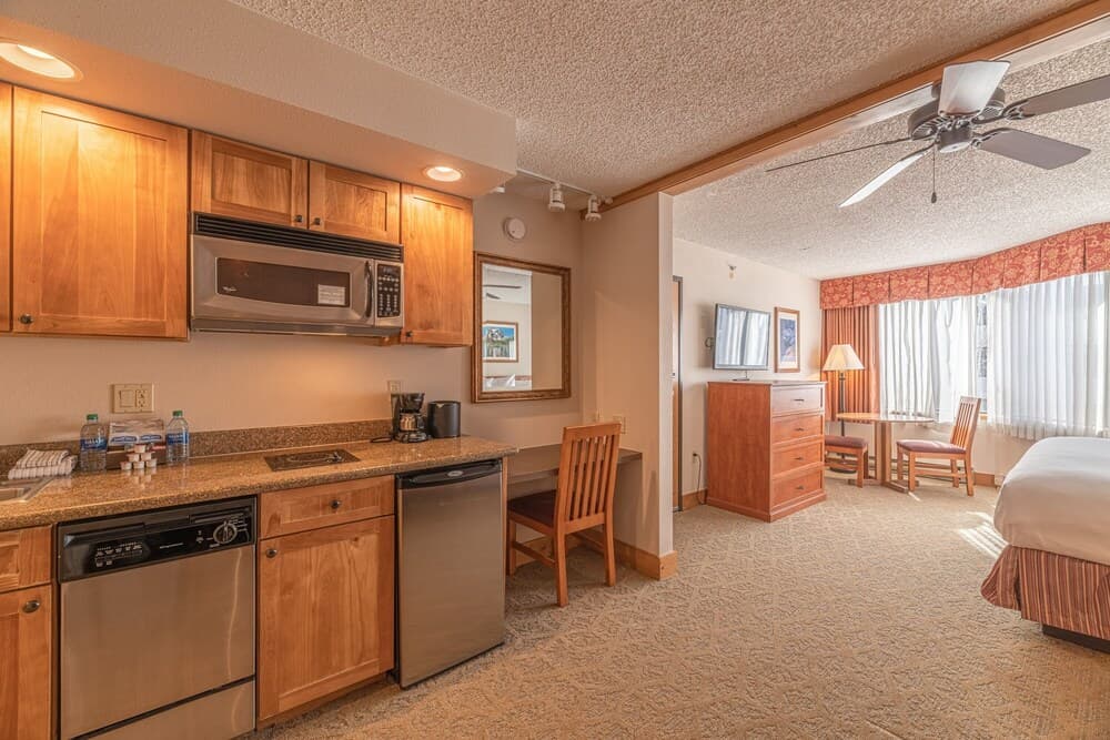 2-king Studio Unit In The Base Area Condo - No Cleaning Fee! by Redawning