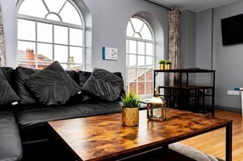 The Glyndwr - Berwyn House - Central Wrexham - Sleeps Up To 6