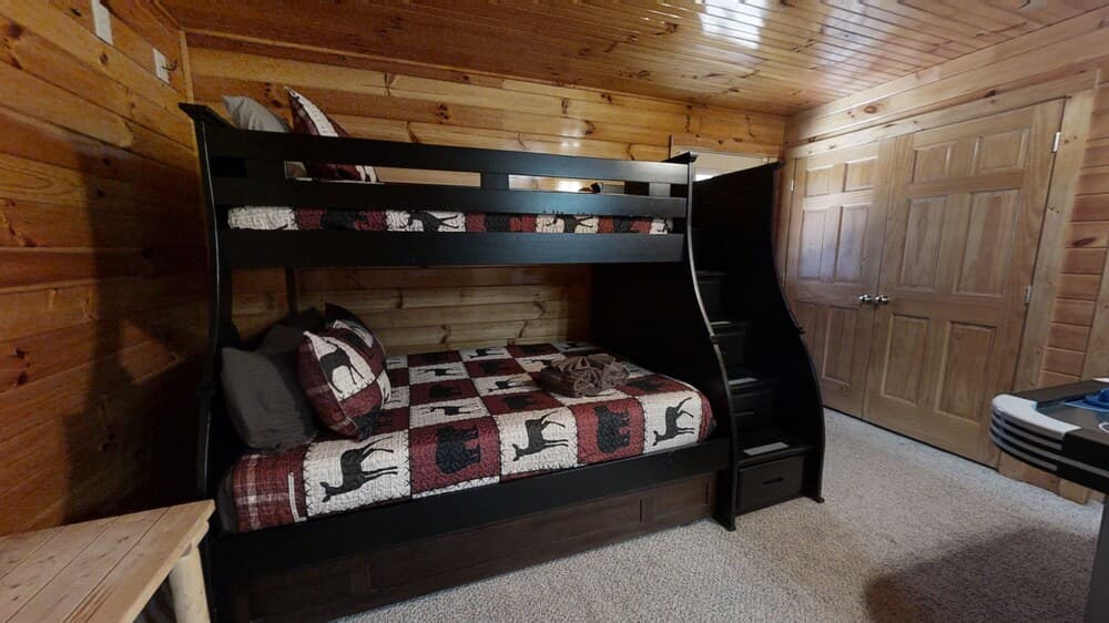 Valley Hi Mountain Cabin With Hot Tub and Gas Fireplace by Redawning