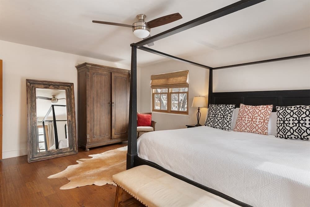 Tecolote - Authentic Home Right Next to The Plaza, Hot Tub, Roof Deck