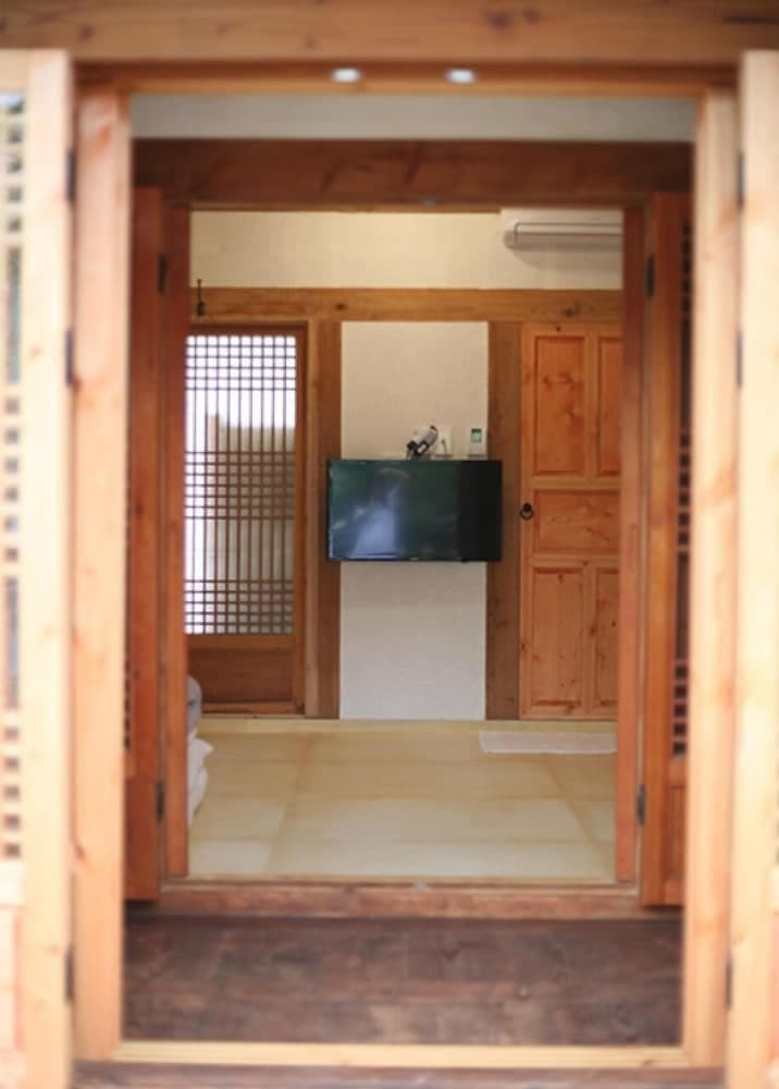 Jeonju Gaeunchae Hanok Stay 2nd Branch