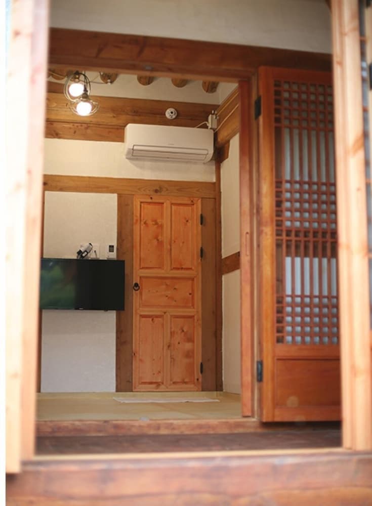 Jeonju Gaeunchae Hanok Stay 2nd Branch