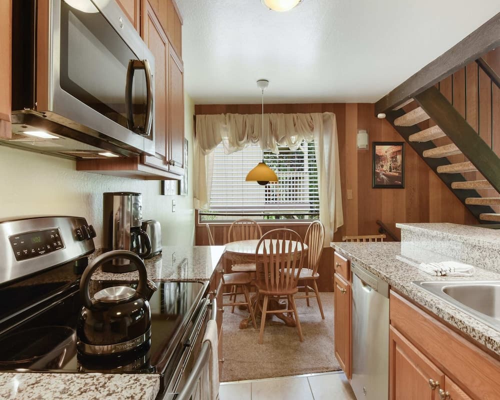 Enjoy Forest Views Retreat at Kingswood Village!