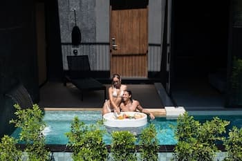 AKRA Collection Layan