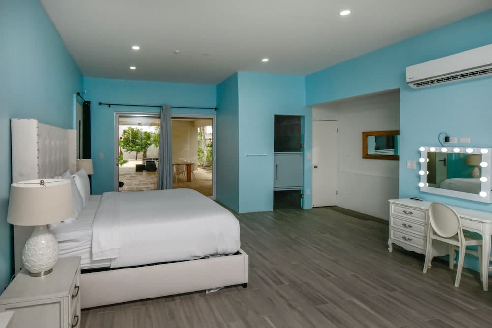 Direct Ocean Front Villa With Private Pool + View! Boca Catalina Malmok!