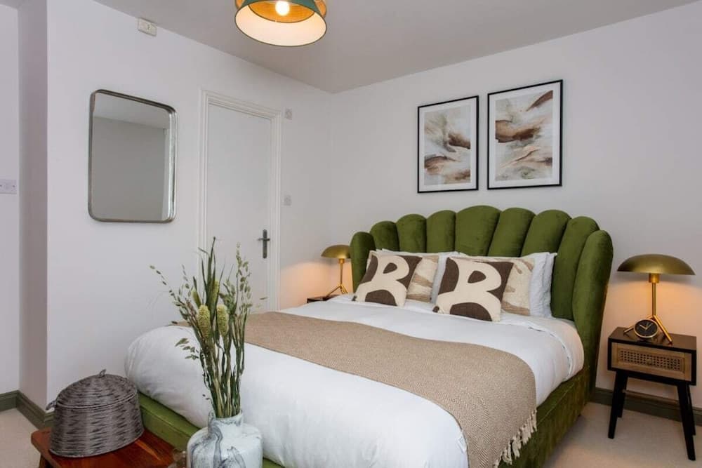 The Sparkford Gardens - Lovely 2bdr With Balcony