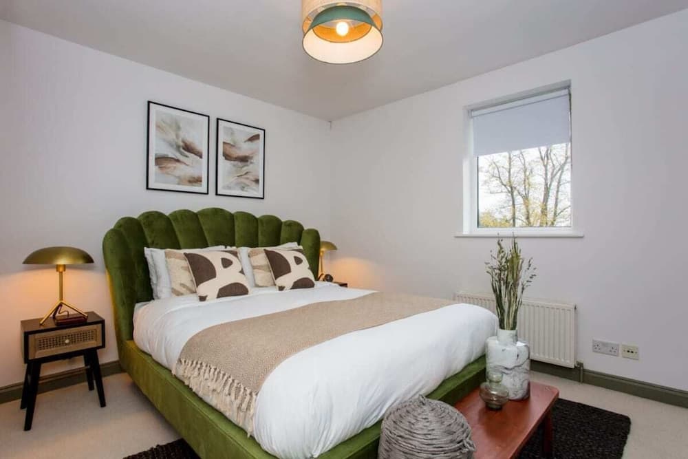 The Sparkford Gardens - Lovely 2bdr With Balcony