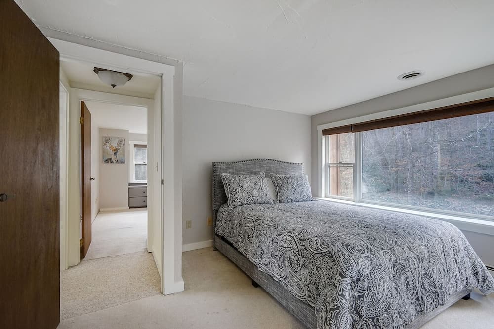 Killington Mountain Home! HotTub & 5 min to Skiing! 3 Bedroom Home by RedAwning