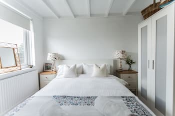 Fairlight - Charming Coastal Home on the Beach