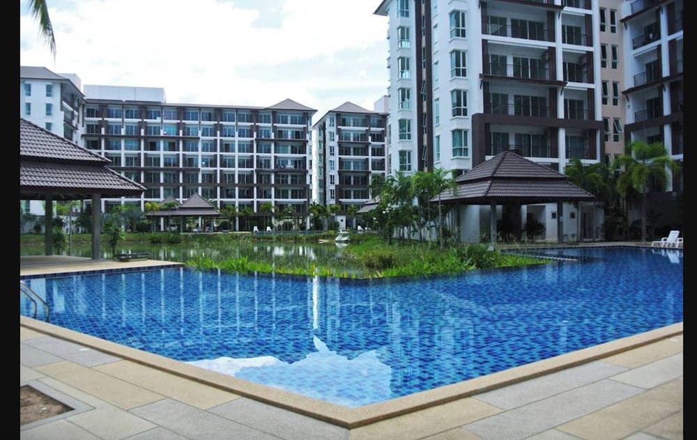Ad Condominium Bang Saray F2 R205