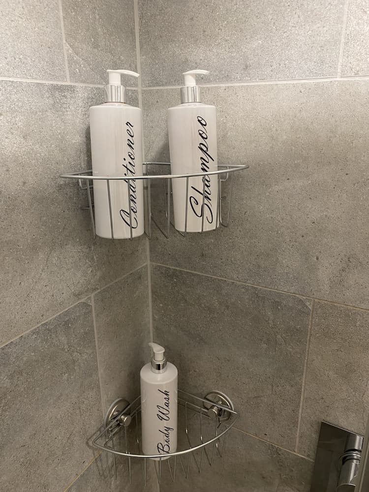 Modern 2 Bed Apartment With Juliet Balcony - DHB Stays