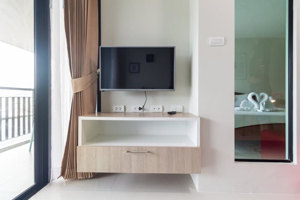 U606 - Convenient Patong Apartment for 3 People With Pool and gym