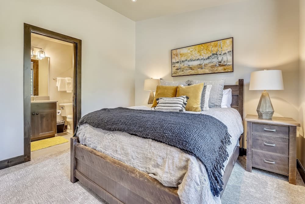 Jones Powder Haus 4 Bedroom Townhouse by Redawning