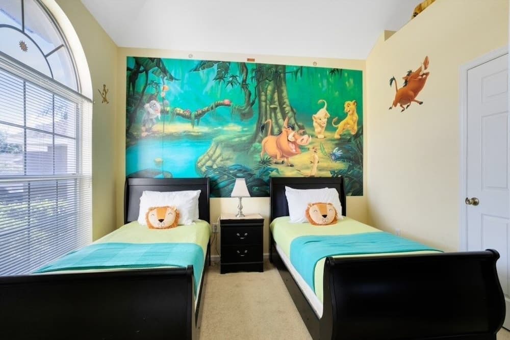 Fantastic Resort 5br House - South Facing Pool/spa 5 Bedroom Villa by RedAwning