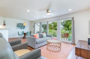 Emmalani 423 1 Bedroom Condo by Redawning