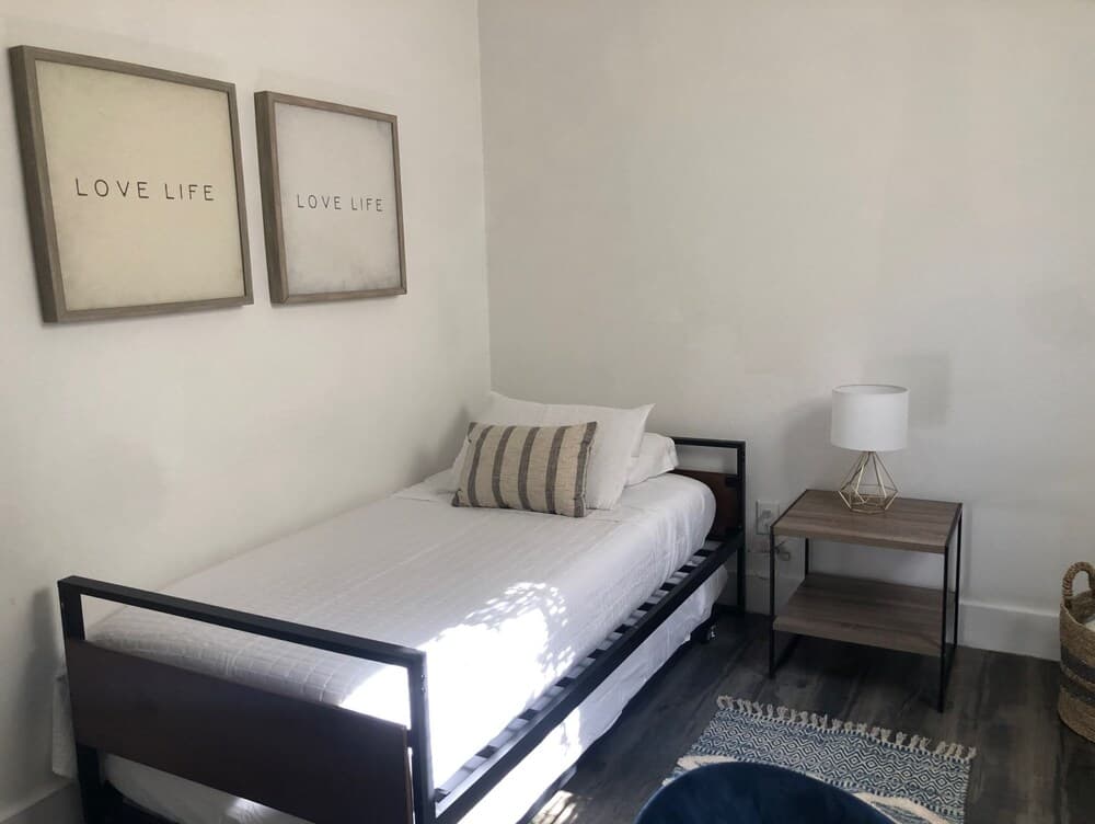 Impressive Cozy Historic 2BR Apt Near Downtown